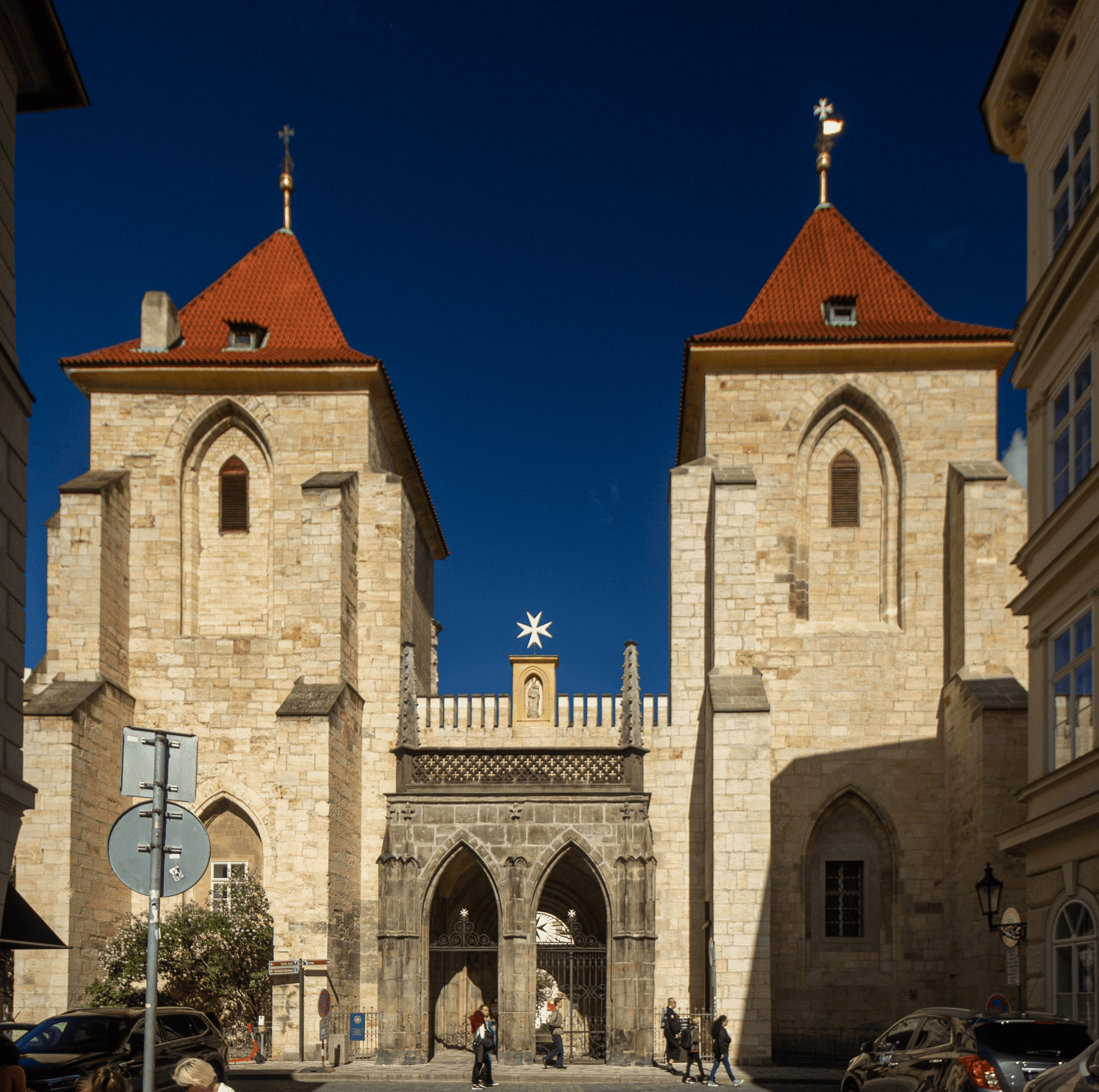 Malá_Strana_kostel_PM_pod_řetězem_2.png